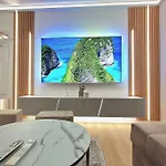 Luxury Apartment. 75 Inches Tv *