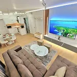 Luxury Apartment. 75 Inches Tv Apartman