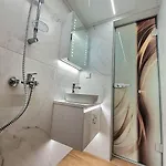 Luxury Apartment. 75 Inches Tv Apartman