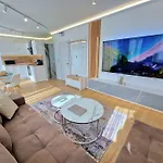 Apartman Luxury Apartment. 75 Inches Tv *