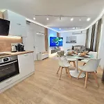 Apartman Luxury Apartment. 75 Inches Tv *