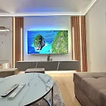 Luxury Apartment. 75 Inches Tv Apartman Várna