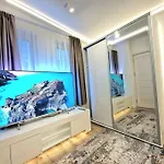 Luxury Apartment. 75 Inches Tv