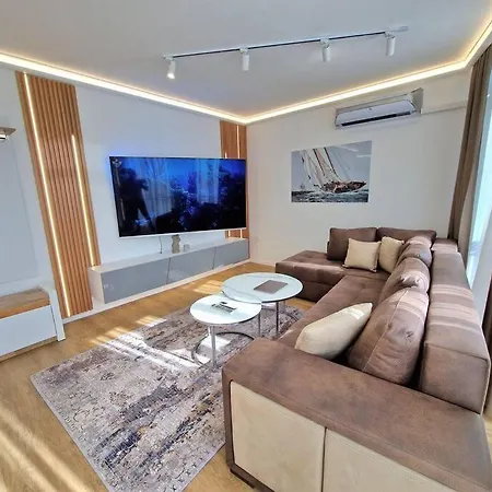 Luxury Apartment. 75 Inches Tv דירה