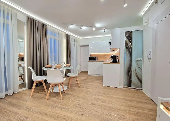 Luxury Apartment. 75 Inches Tv וארנה