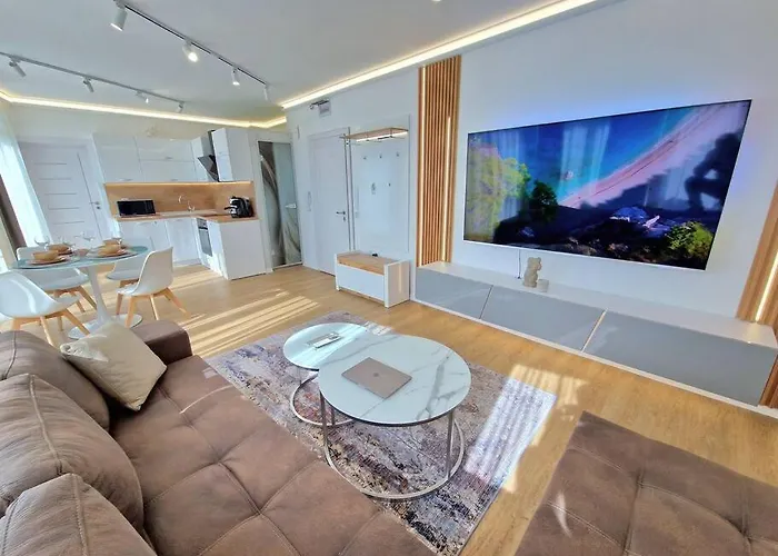 דירה Luxury Apartment. 75 Inches Tv *