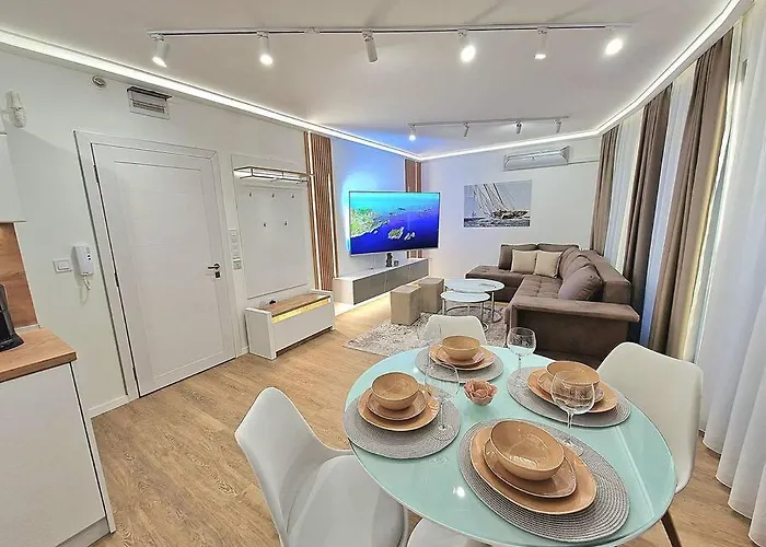 Luxury Apartment. 75 Inches Tv