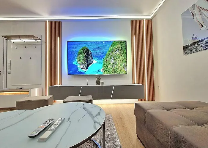 Luxury Apartment. 75 Inches Tv דירה וארנה