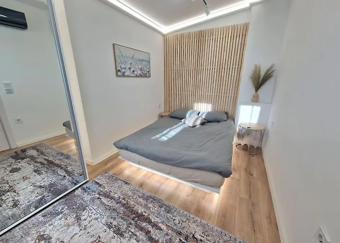 דירה Luxury Apartment. 75 Inches Tv וארנה