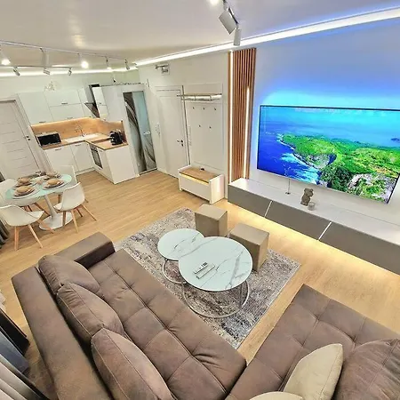 Luxury Apartment. 75 Inches Tv Apartment