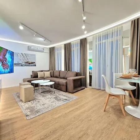 Apartment Luxury Apartment. 75 Inches Tv *