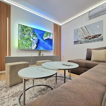 Luxury Apartment. 75 Inches Tv