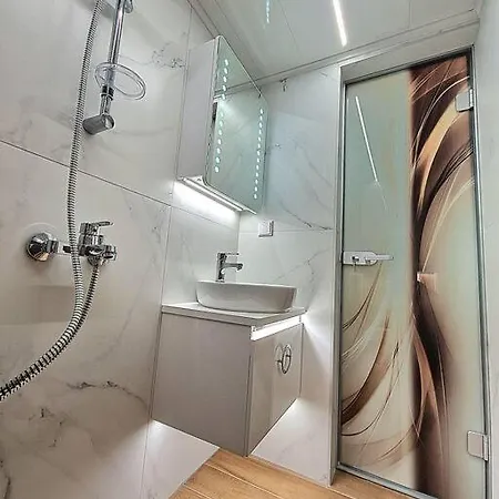 Luxury Apartment. 75 Inches Tv Apartment