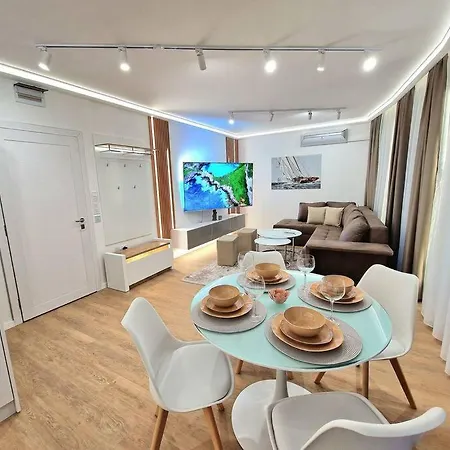 Luxury Apartment. 75 Inches Tv