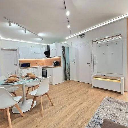 Luxury Apartment. 75 Inches Tv Varna