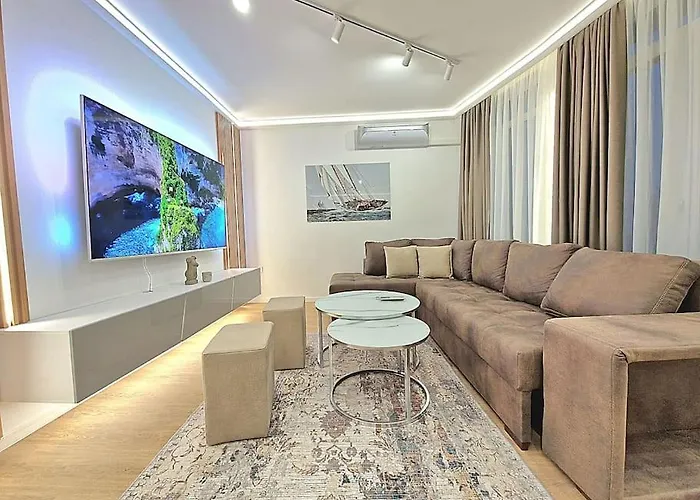 Luxury Apartment. 75 Inches Tv Apartman