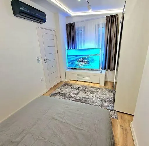 Luxury Apartment. 75 Inches Tv