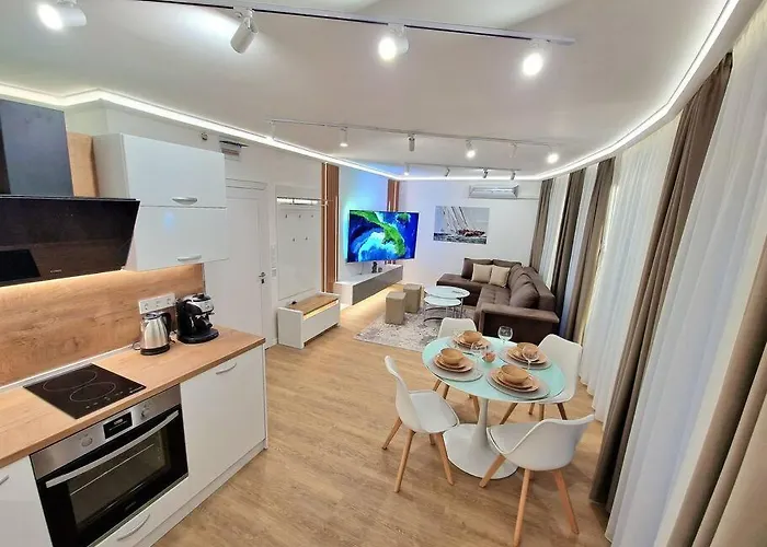 Luxury Apartment. 75 Inches Tv Varna