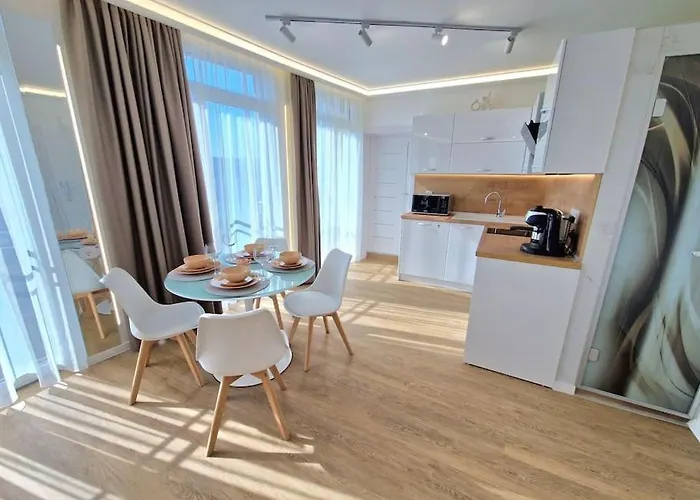 Luxury Apartment. 75 Inches Tv Varna