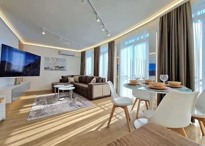 Luxury Apartment. 75 Inches Tv Apartment