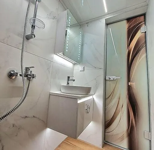 Luxury Apartment. 75 Inches Tv Apartman