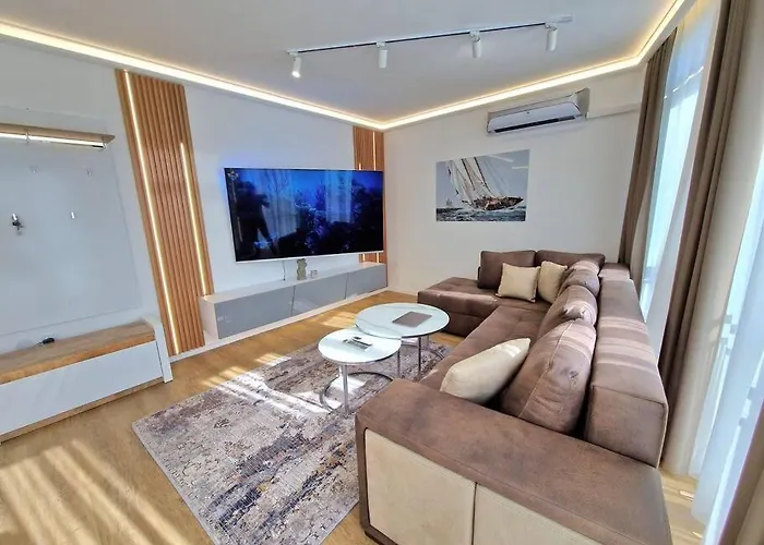 Luxury Apartment. 75 Inches Tv Apartment