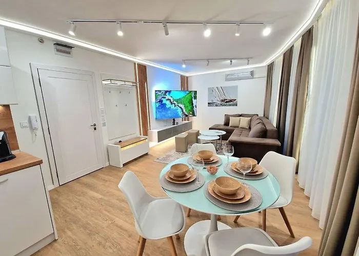 Luxury Apartment. 75 Inches Tv