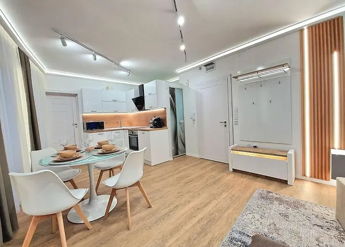 Luxury Apartment. 75 Inches Tv Varna